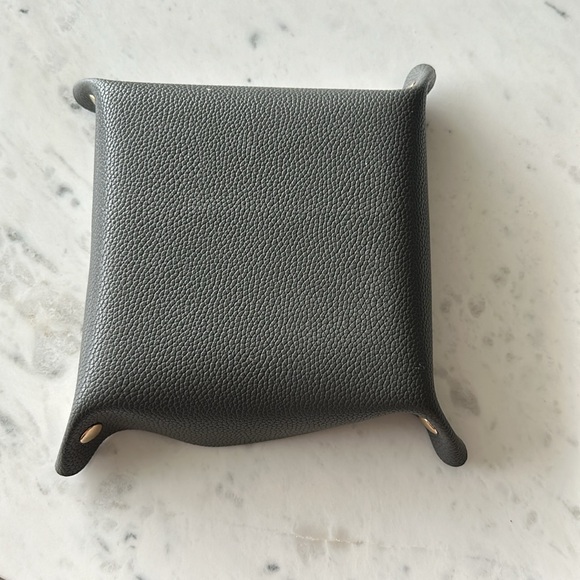 Leatherette Grey Valet - Picture 4 of 5